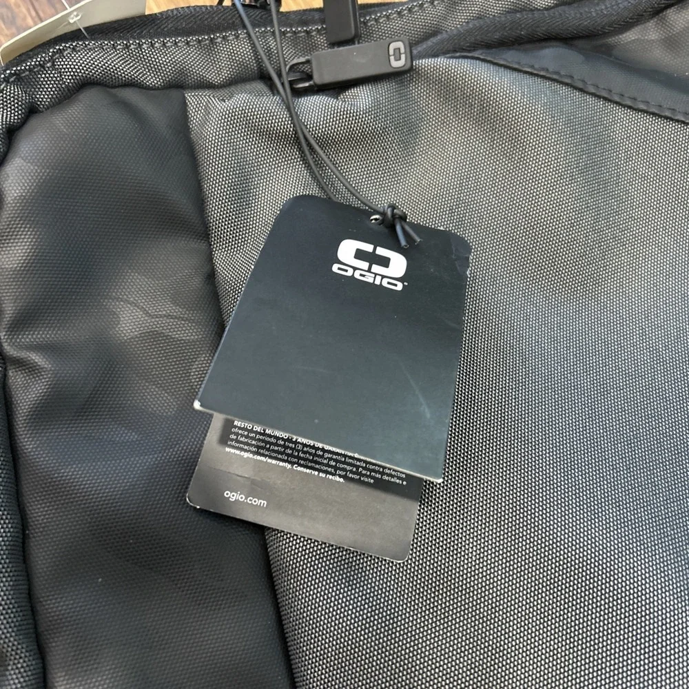 Brand NEW NWT OGIO Convert Pack Dark Gray Travel & Laptop Backpack Retail $89